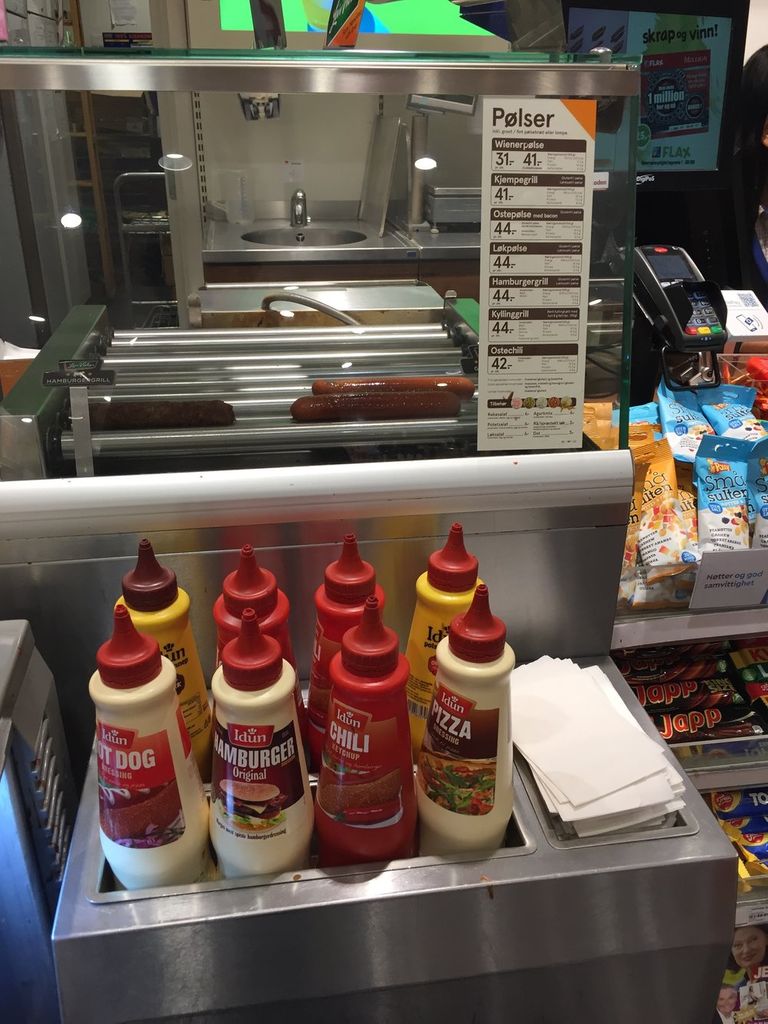 A hot dog counter at Narvesen