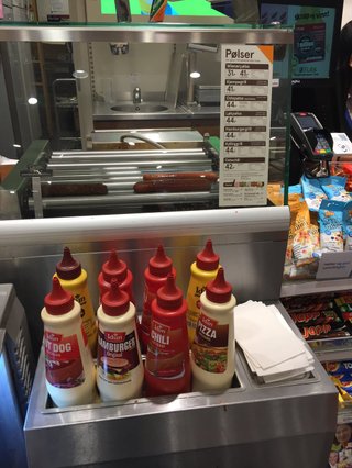 A hot dog counter at Narvesen
